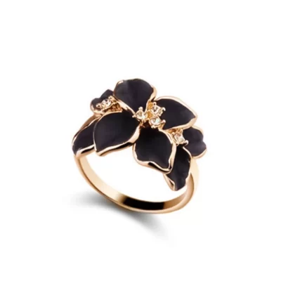 Стилен дамски пръстен Черна роза с австрийски кристали.